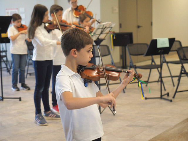 child playing violin