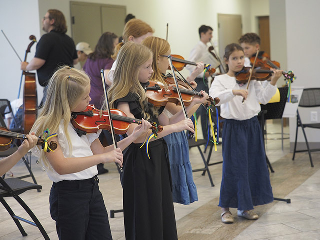 children playing violin