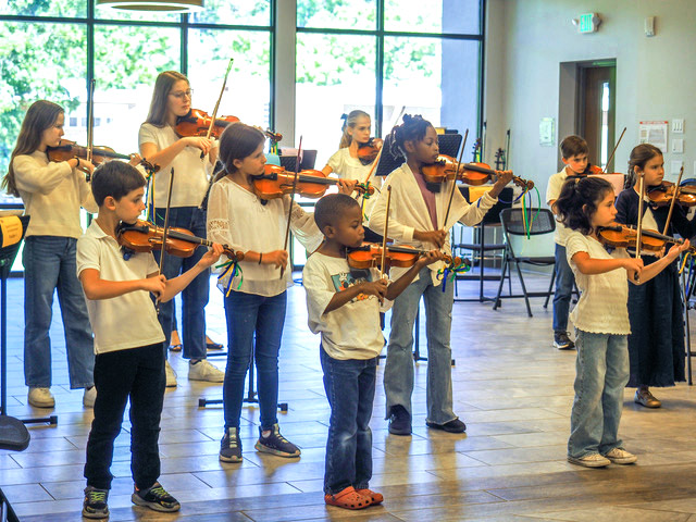 children playing violin