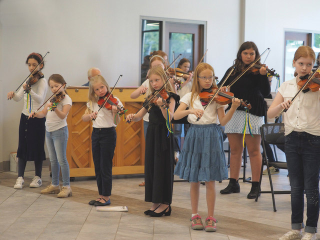 children playing violin